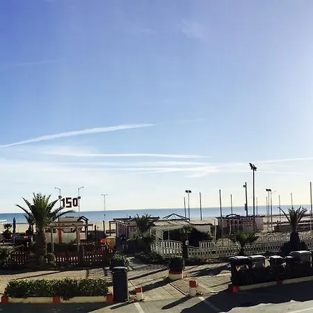 Ξενοδοχείο Ascot & 4*