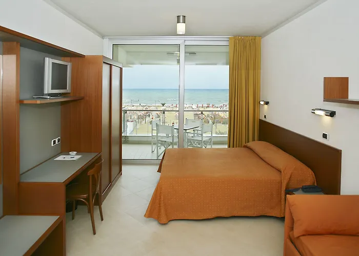 Ascot & Ξενοδοχείο 4*