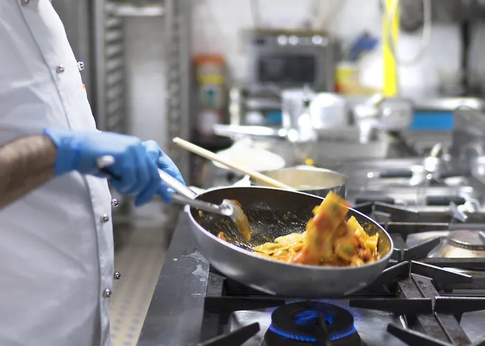 Ascot & Ξενοδοχείο 4*