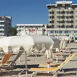Ascot & Ξενοδοχείο