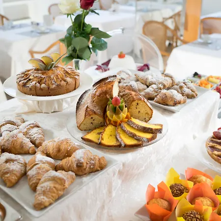 Ascot & 4* רימיני