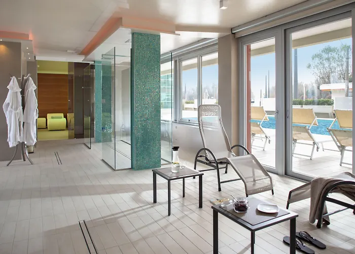 Hotell Ascot & 4*