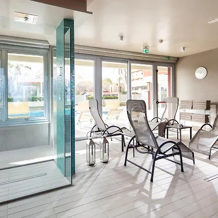 Hotel Ascot & 4*